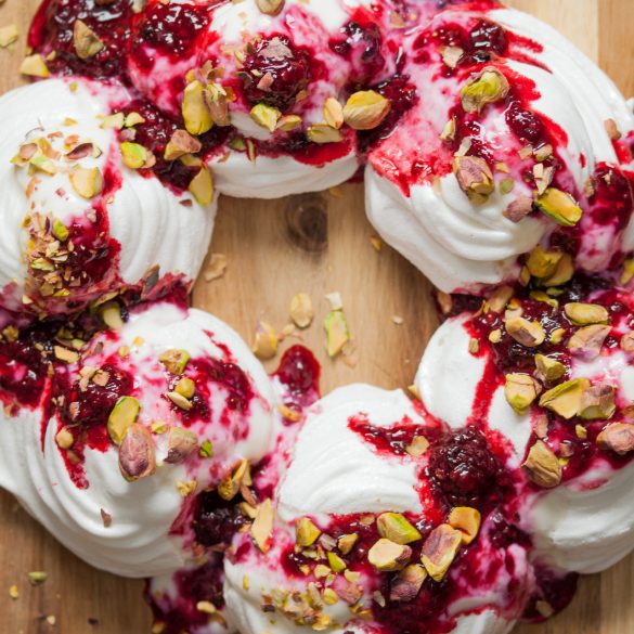 5-Ingredient Vegan Pavlova Wreath