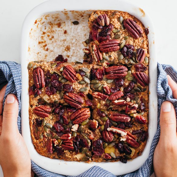 Vegan Apple Pie Oatmeal Bake Recipe