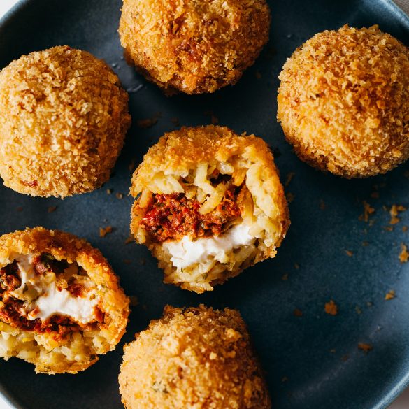 Sun-Dried Tomato Pesto Arancini Balls - SO VEGAN