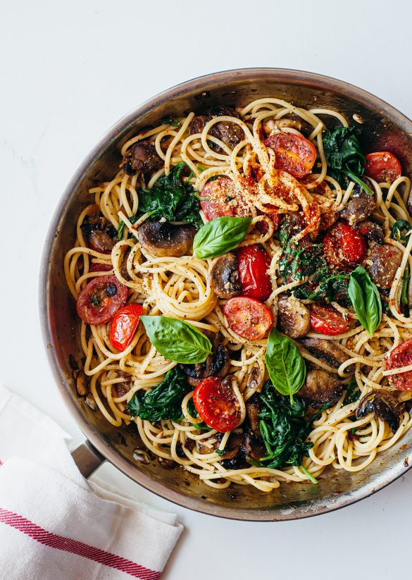 Vegan One Pot Tomato Mushroom Lemon Pasta Recipe