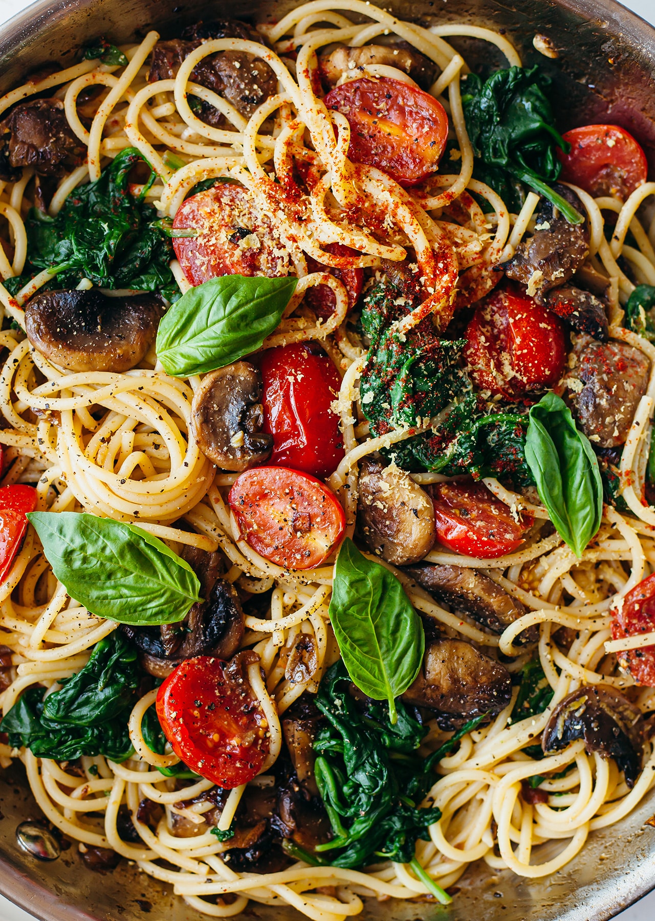 Vegan One Pot Tomato Mushroom Lemon Pasta Recipe