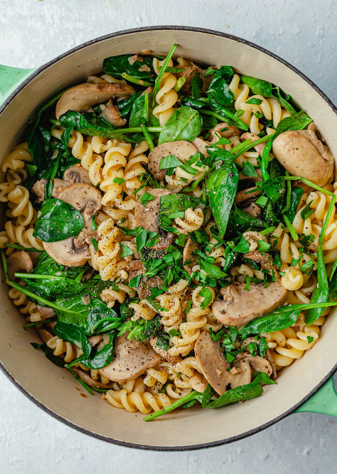 One-Pot Mushroom + Spinach Pasta - SO VEGAN