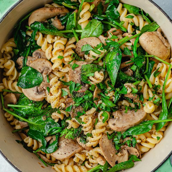 Vegan One Pot Mushroom Spinach Pasta Recipe Vegan One Pot Mushroom Spinach Pasta Recipe
