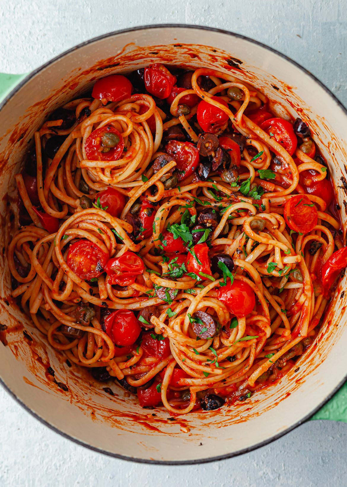 Vegan One Pot Puttanesca Pasta Recipe