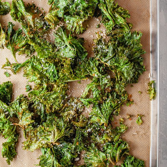Vegan Cheesy Crunchy Kale Crisps Recipe