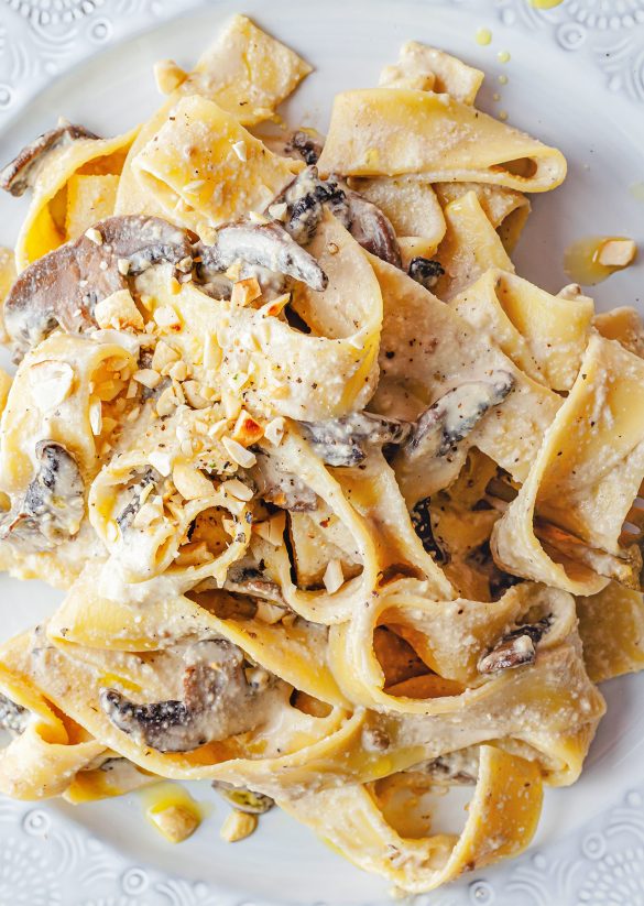 Vegan 5 Ingredient Creamy Mushroom Pasta Recipe