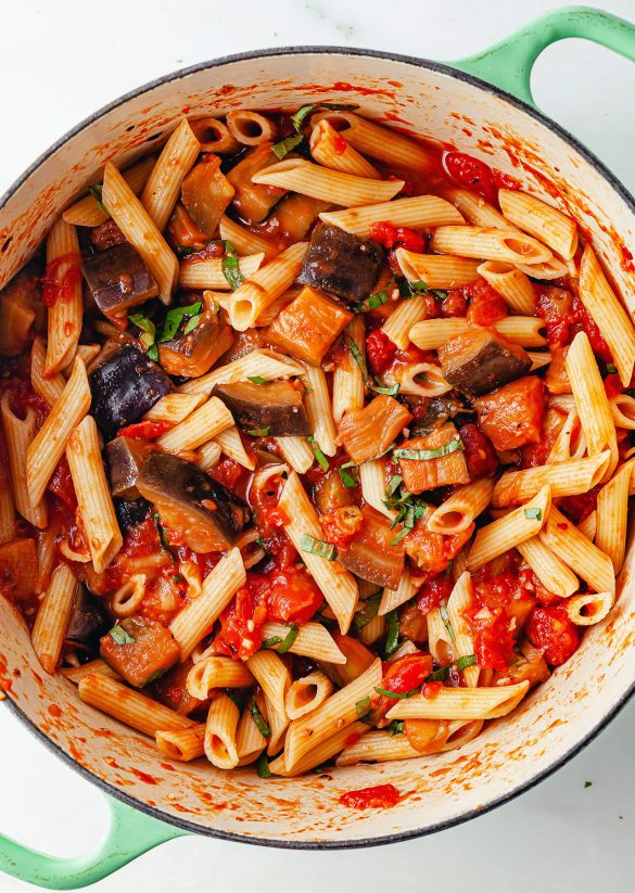 Vegan One Pot Spicy Arrabiata Pasta Recipe