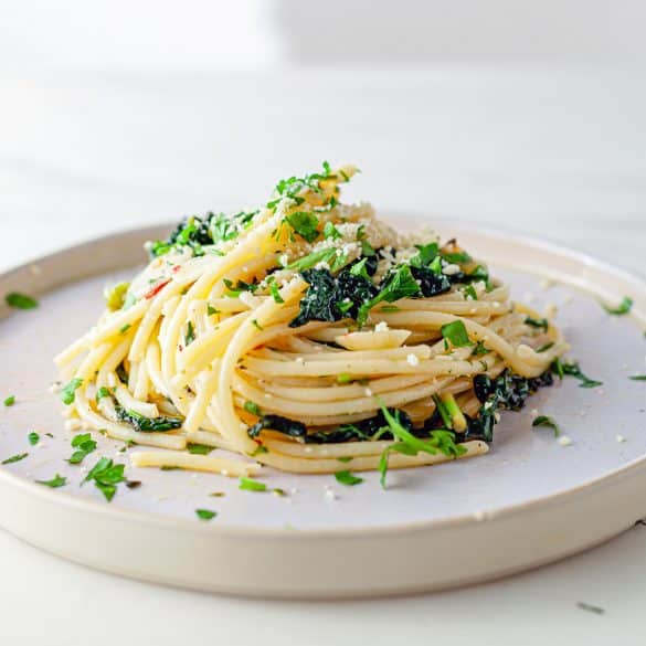 Vegan Garlic Cavalo Nero Spaghetti Pasta Recipe