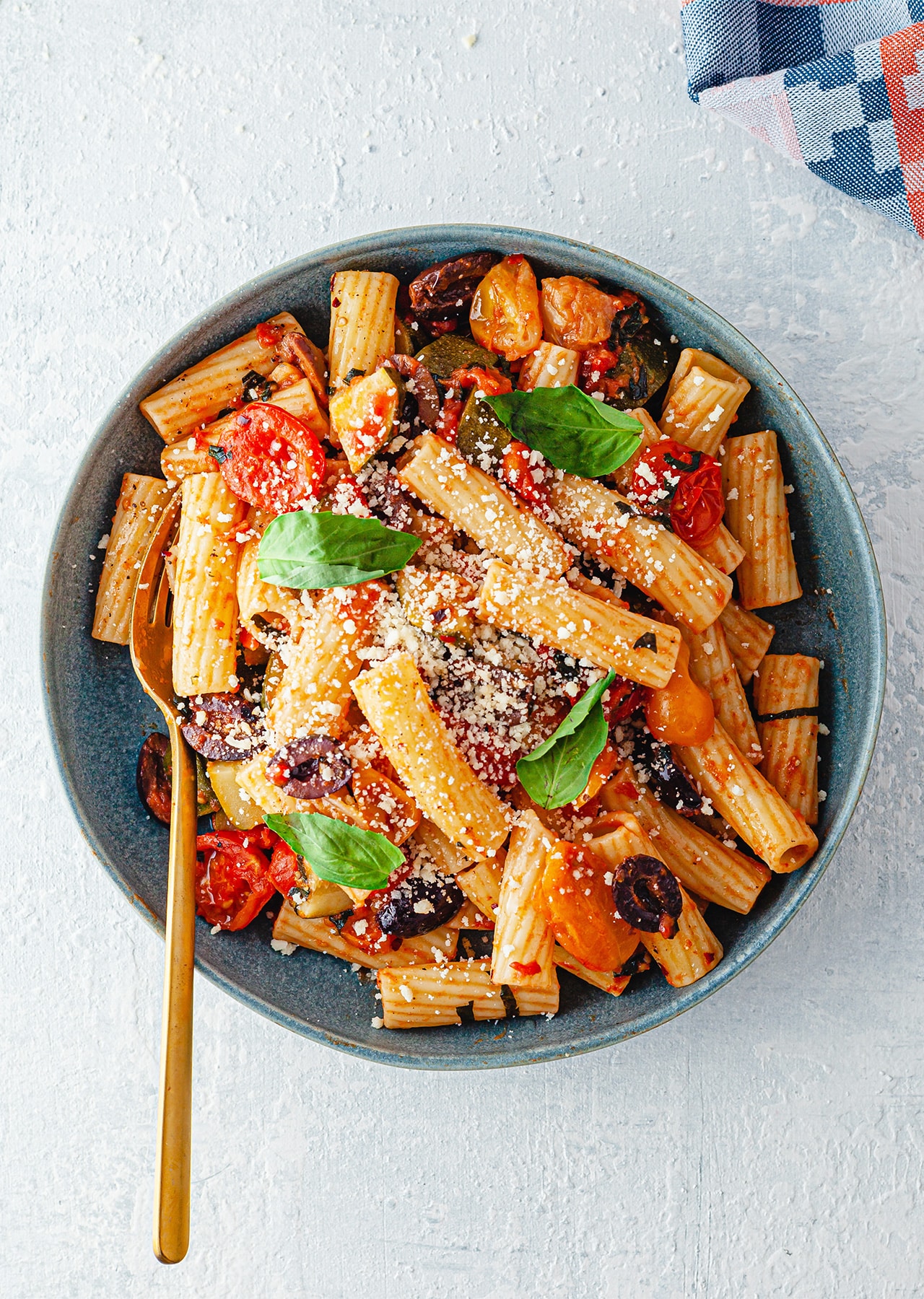 Vegan Roasted Tomato Rigatoni Pasta Recipe