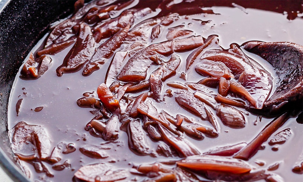 Red Onion Gravy SO VEGAN