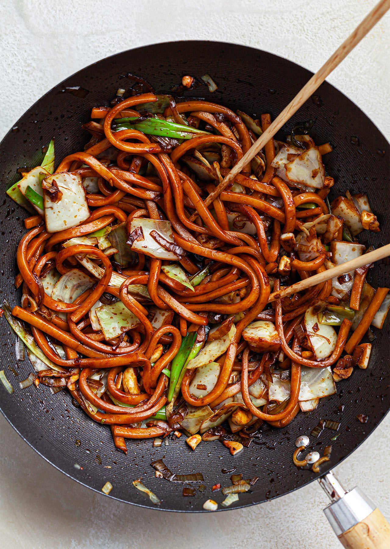 10 Minute Cabbage Udon Noodles - SO VEGAN